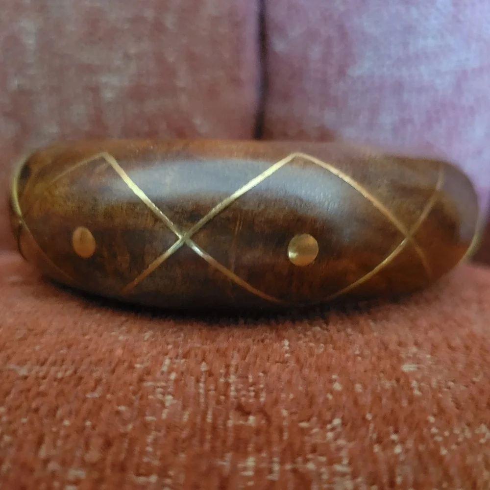 N/A elegant wood